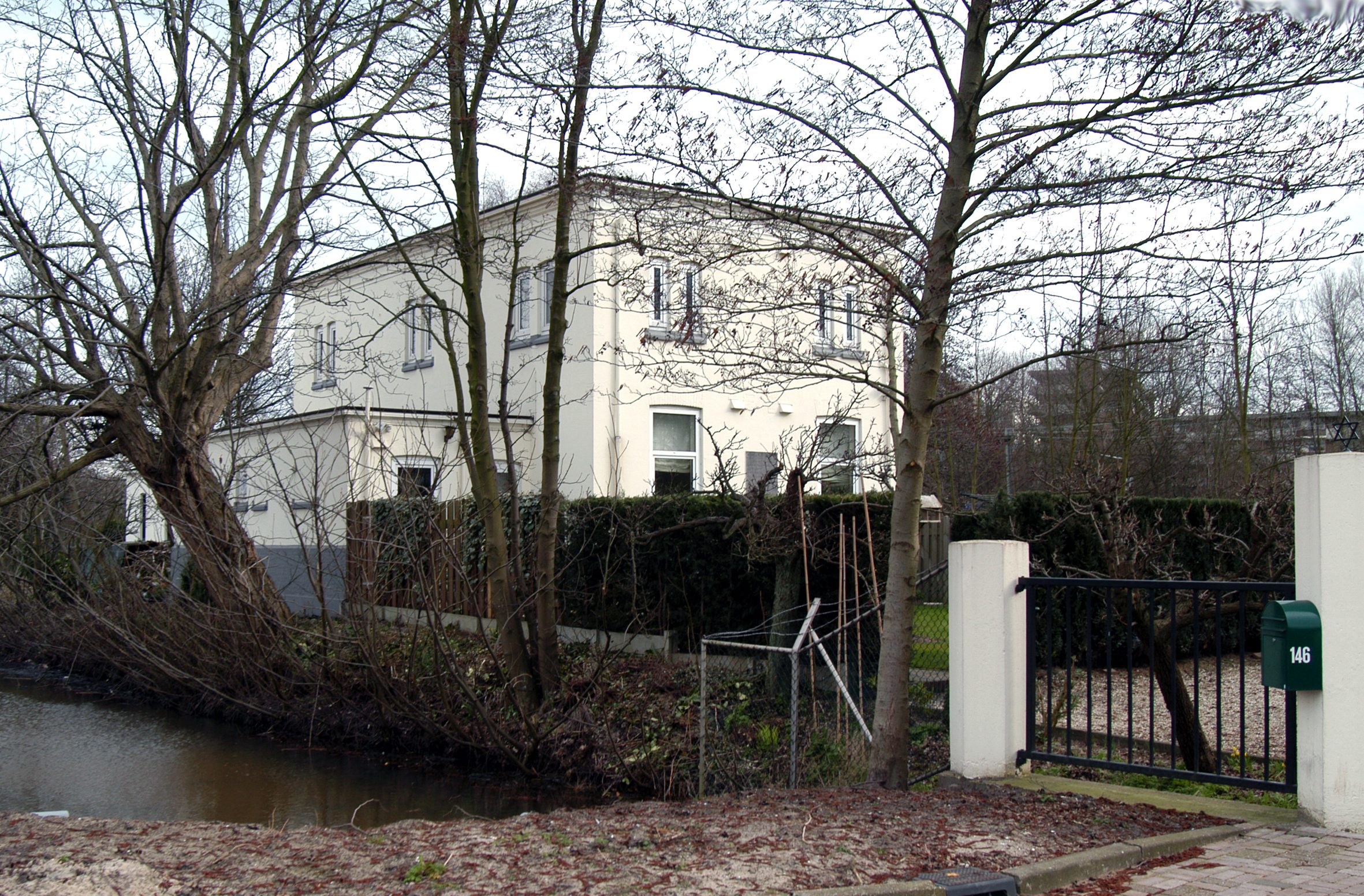 Beheerderswoning van de Joodse begraafplaats aan de Ouddiemerlaan.
